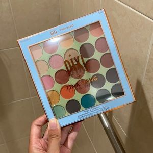 Unopened, 30 shades, eyeshadow